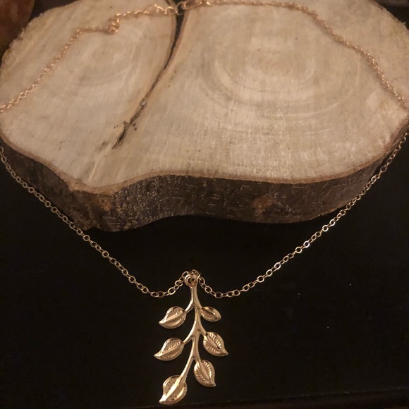 Handmade Brand New Gold Color Leaf Necklace - Picture 2 of 4